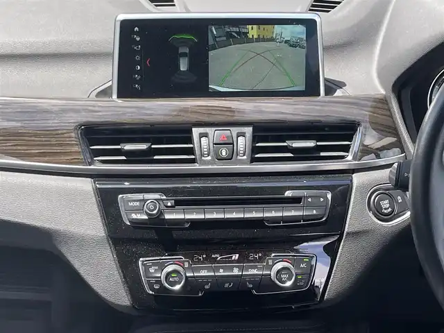 ＢＭＷ Ｘ１ xDrive 18d xライン 青森県 2018(平30)年 4.7万km ミネラルホワイト /4WD/ディーゼル・ターボ/メーカーオプション/ハイラインパッケージ/-パーフォレーテッドダコタレザーシート/-フロントシートヒーティング/-ファインウッドオークグレインマットインテリアトリム/コンフォートパッケージ/-オートマチックテールゲートオペレーション/-スライディングリヤシート/-電動フロントシート運転席メモリー機能付/主要装備/インテリジェントセーフティ/純正HDDナビ/　(DVD/Bt/USB)/バックカメラ/ミラー一体型ETC/スマートキー/前後バンパーソナー/ダウンヒルアシスト/純正18インチアルミホイール/LEDオートライト/シルバールーフレール/ウインカーミラー /前後フォグランプ/革巻きステア/ノブ/オーディオ/ステアスイッチ/オートワイパー/電格調整ミラー/レーンキーピングアシスト/パーキングアシスト/ヒルクライムアシスト/横滑り防止機能/W/サイド/カーテンエアバッグ/ABS/スマートキー/保証書/取説