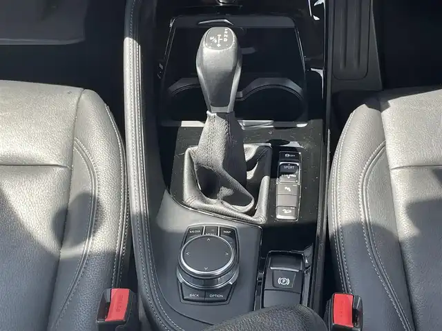 ＢＭＷ Ｘ１ xDrive 18d xライン 青森県 2018(平30)年 4.7万km ミネラルホワイト /4WD/ディーゼル・ターボ/メーカーオプション/ハイラインパッケージ/-パーフォレーテッドダコタレザーシート/-フロントシートヒーティング/-ファインウッドオークグレインマットインテリアトリム/コンフォートパッケージ/-オートマチックテールゲートオペレーション/-スライディングリヤシート/-電動フロントシート運転席メモリー機能付/主要装備/インテリジェントセーフティ/純正HDDナビ/　(DVD/Bt/USB)/バックカメラ/ミラー一体型ETC/スマートキー/前後バンパーソナー/ダウンヒルアシスト/純正18インチアルミホイール/LEDオートライト/シルバールーフレール/ウインカーミラー /前後フォグランプ/革巻きステア/ノブ/オーディオ/ステアスイッチ/オートワイパー/電格調整ミラー/レーンキーピングアシスト/パーキングアシスト/ヒルクライムアシスト/横滑り防止機能/W/サイド/カーテンエアバッグ/ABS/スマートキー/保証書/取説