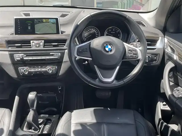 ＢＭＷ Ｘ１ xDrive 18d xライン 青森県 2018(平30)年 4.7万km ミネラルホワイト /4WD/ディーゼル・ターボ/メーカーオプション/ハイラインパッケージ/-パーフォレーテッドダコタレザーシート/-フロントシートヒーティング/-ファインウッドオークグレインマットインテリアトリム/コンフォートパッケージ/-オートマチックテールゲートオペレーション/-スライディングリヤシート/-電動フロントシート運転席メモリー機能付/主要装備/インテリジェントセーフティ/純正HDDナビ/　(DVD/Bt/USB)/バックカメラ/ミラー一体型ETC/スマートキー/前後バンパーソナー/ダウンヒルアシスト/純正18インチアルミホイール/LEDオートライト/シルバールーフレール/ウインカーミラー /前後フォグランプ/革巻きステア/ノブ/オーディオ/ステアスイッチ/オートワイパー/電格調整ミラー/レーンキーピングアシスト/パーキングアシスト/ヒルクライムアシスト/横滑り防止機能/W/サイド/カーテンエアバッグ/ABS/スマートキー/保証書/取説