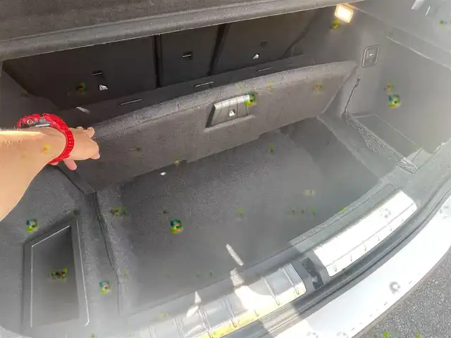ＢＭＷ Ｘ１ xDrive 18d xライン 青森県 2018(平30)年 4.7万km ミネラルホワイト /4WD/ディーゼル・ターボ/メーカーオプション/ハイラインパッケージ/-パーフォレーテッドダコタレザーシート/-フロントシートヒーティング/-ファインウッドオークグレインマットインテリアトリム/コンフォートパッケージ/-オートマチックテールゲートオペレーション/-スライディングリヤシート/-電動フロントシート運転席メモリー機能付/主要装備/インテリジェントセーフティ/純正HDDナビ/　(DVD/Bt/USB)/バックカメラ/ミラー一体型ETC/スマートキー/前後バンパーソナー/ダウンヒルアシスト/純正18インチアルミホイール/LEDオートライト/シルバールーフレール/ウインカーミラー /前後フォグランプ/革巻きステア/ノブ/オーディオ/ステアスイッチ/オートワイパー/電格調整ミラー/レーンキーピングアシスト/パーキングアシスト/ヒルクライムアシスト/横滑り防止機能/W/サイド/カーテンエアバッグ/ABS/スマートキー/保証書/取説