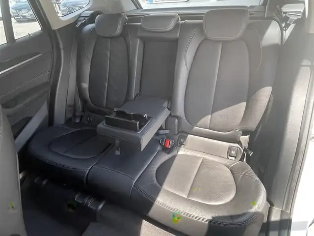 ＢＭＷ Ｘ１ xDrive 18d xライン 青森県 2018(平30)年 4.7万km ミネラルホワイト /4WD/ディーゼル・ターボ/メーカーオプション/ハイラインパッケージ/-パーフォレーテッドダコタレザーシート/-フロントシートヒーティング/-ファインウッドオークグレインマットインテリアトリム/コンフォートパッケージ/-オートマチックテールゲートオペレーション/-スライディングリヤシート/-電動フロントシート運転席メモリー機能付/主要装備/インテリジェントセーフティ/純正HDDナビ/　(DVD/Bt/USB)/バックカメラ/ミラー一体型ETC/スマートキー/前後バンパーソナー/ダウンヒルアシスト/純正18インチアルミホイール/LEDオートライト/シルバールーフレール/ウインカーミラー /前後フォグランプ/革巻きステア/ノブ/オーディオ/ステアスイッチ/オートワイパー/電格調整ミラー/レーンキーピングアシスト/パーキングアシスト/ヒルクライムアシスト/横滑り防止機能/W/サイド/カーテンエアバッグ/ABS/スマートキー/保証書/取説