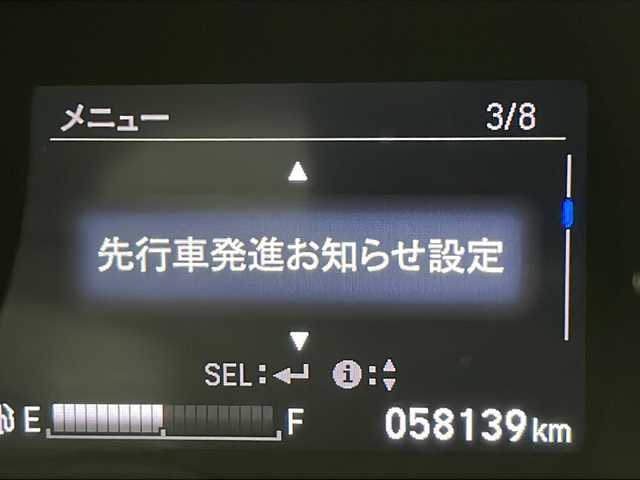 ホンダ ヴェゼル ハイブリッド Z ホンダセンシング 千葉県 2018(平30)年 5.9万km ルーセブラックM ホンダセンシング/衝突被害軽減装置/レーンキープアシスト/レーダークルーズコントロール/先行車発進お知らせ/路外逸脱抑制システム/横滑り防止装置/リアクティブフォースペダル/標識認識/ディーラー純正ナビ/　CD DVD BT フルセグTV/バックカメラ/ホールド機能付き電子パーキングブレーキ/前後ドライブレコーダー/ビルトインETC/ハーフレザーシート/シートヒーター/トノカバー/LEDヘッドライト/オートライト/フォグランプ/電動格納ウィンカーミラー/ドアバイザー/純正フロアマット/PWオールオート/ルーフレール/革巻きステアリング/ステアリングスイッチ/パドルシフト/プッシュスタート/スマートキー