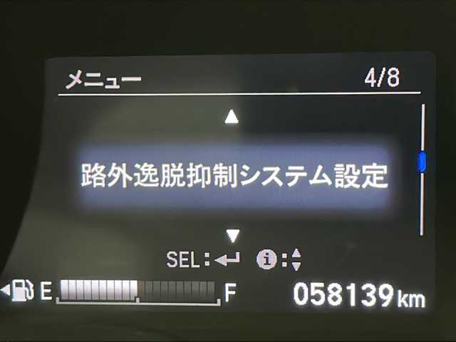 ホンダ ヴェゼル ハイブリッド Z ホンダセンシング 千葉県 2018(平30)年 5.9万km ルーセブラックM ホンダセンシング/衝突被害軽減装置/レーンキープアシスト/レーダークルーズコントロール/先行車発進お知らせ/路外逸脱抑制システム/横滑り防止装置/リアクティブフォースペダル/標識認識/ディーラー純正ナビ/　CD DVD BT フルセグTV/バックカメラ/ホールド機能付き電子パーキングブレーキ/前後ドライブレコーダー/ビルトインETC/ハーフレザーシート/シートヒーター/トノカバー/LEDヘッドライト/オートライト/フォグランプ/電動格納ウィンカーミラー/ドアバイザー/純正フロアマット/PWオールオート/ルーフレール/革巻きステアリング/ステアリングスイッチ/パドルシフト/プッシュスタート/スマートキー