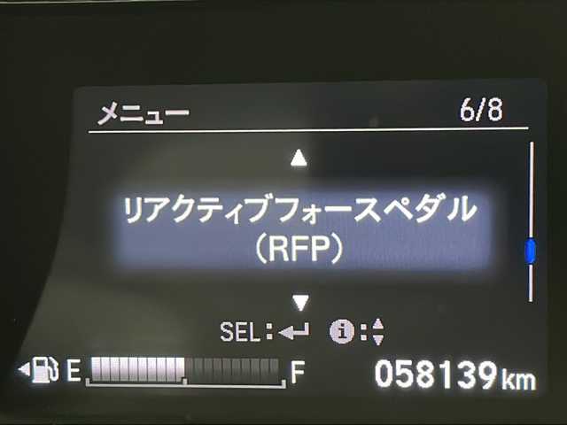 ホンダ ヴェゼル ハイブリッド Z ホンダセンシング 千葉県 2018(平30)年 5.9万km ルーセブラックM ホンダセンシング/衝突被害軽減装置/レーンキープアシスト/レーダークルーズコントロール/先行車発進お知らせ/路外逸脱抑制システム/横滑り防止装置/リアクティブフォースペダル/標識認識/ディーラー純正ナビ/　CD DVD BT フルセグTV/バックカメラ/ホールド機能付き電子パーキングブレーキ/前後ドライブレコーダー/ビルトインETC/ハーフレザーシート/シートヒーター/トノカバー/LEDヘッドライト/オートライト/フォグランプ/電動格納ウィンカーミラー/ドアバイザー/純正フロアマット/PWオールオート/ルーフレール/革巻きステアリング/ステアリングスイッチ/パドルシフト/プッシュスタート/スマートキー