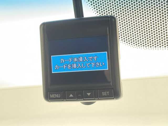 ホンダ ヴェゼル ハイブリッド Z ホンダセンシング 千葉県 2018(平30)年 5.9万km ルーセブラックM ホンダセンシング/衝突被害軽減装置/レーンキープアシスト/レーダークルーズコントロール/先行車発進お知らせ/路外逸脱抑制システム/横滑り防止装置/リアクティブフォースペダル/標識認識/ディーラー純正ナビ/　CD DVD BT フルセグTV/バックカメラ/ホールド機能付き電子パーキングブレーキ/前後ドライブレコーダー/ビルトインETC/ハーフレザーシート/シートヒーター/トノカバー/LEDヘッドライト/オートライト/フォグランプ/電動格納ウィンカーミラー/ドアバイザー/純正フロアマット/PWオールオート/ルーフレール/革巻きステアリング/ステアリングスイッチ/パドルシフト/プッシュスタート/スマートキー