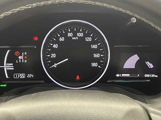 ホンダ ヴェゼル ハイブリッド Z ホンダセンシング 千葉県 2018(平30)年 5.9万km ルーセブラックM ホンダセンシング/衝突被害軽減装置/レーンキープアシスト/レーダークルーズコントロール/先行車発進お知らせ/路外逸脱抑制システム/横滑り防止装置/リアクティブフォースペダル/標識認識/ディーラー純正ナビ/　CD DVD BT フルセグTV/バックカメラ/ホールド機能付き電子パーキングブレーキ/前後ドライブレコーダー/ビルトインETC/ハーフレザーシート/シートヒーター/トノカバー/LEDヘッドライト/オートライト/フォグランプ/電動格納ウィンカーミラー/ドアバイザー/純正フロアマット/PWオールオート/ルーフレール/革巻きステアリング/ステアリングスイッチ/パドルシフト/プッシュスタート/スマートキー