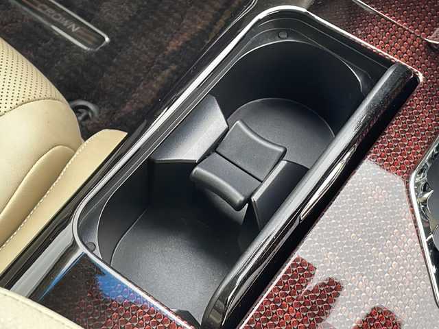 トヨタ クラウン ロイヤル ロイヤルサルーン G 静岡県 2016(平28)年 5万km プレシャスシルバー プッシュスタート/スマートキー×２/純正ナビ/　フルセグTV/MSV/BTオーディオ/DVD/バックカメラ /ドライブレコーダー/レーダークルーズコントロール/衝突軽減ブレーキ/レーンキープアシスト/ブラインドスポットモニター/コーナーセンサー/ベージュ革シート/パワーシート/エアシート /全席シートヒーター/LEDヘッドライト/ドアイージークローザー/リアサンシェード/ステアリングスイッチ