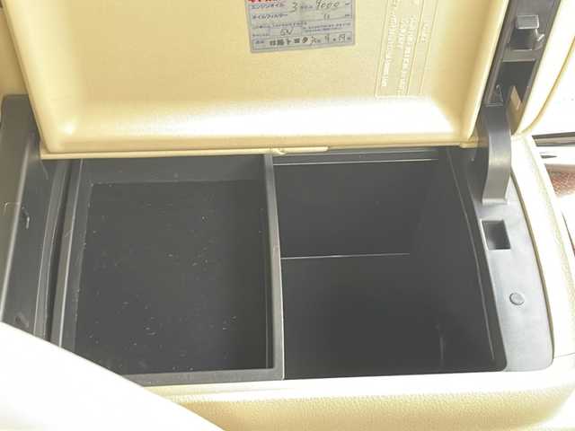 トヨタ クラウン ロイヤル ロイヤルサルーン G 静岡県 2016(平28)年 5万km プレシャスシルバー プッシュスタート/スマートキー×２/純正ナビ/　フルセグTV/MSV/BTオーディオ/DVD/バックカメラ /ドライブレコーダー/レーダークルーズコントロール/衝突軽減ブレーキ/レーンキープアシスト/ブラインドスポットモニター/コーナーセンサー/ベージュ革シート/パワーシート/エアシート /全席シートヒーター/LEDヘッドライト/ドアイージークローザー/リアサンシェード/ステアリングスイッチ