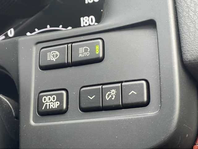 トヨタ クラウン ロイヤル ロイヤルサルーン G 静岡県 2016(平28)年 5万km プレシャスシルバー プッシュスタート/スマートキー×２/純正ナビ/　フルセグTV/MSV/BTオーディオ/DVD/バックカメラ /ドライブレコーダー/レーダークルーズコントロール/衝突軽減ブレーキ/レーンキープアシスト/ブラインドスポットモニター/コーナーセンサー/ベージュ革シート/パワーシート/エアシート /全席シートヒーター/LEDヘッドライト/ドアイージークローザー/リアサンシェード/ステアリングスイッチ