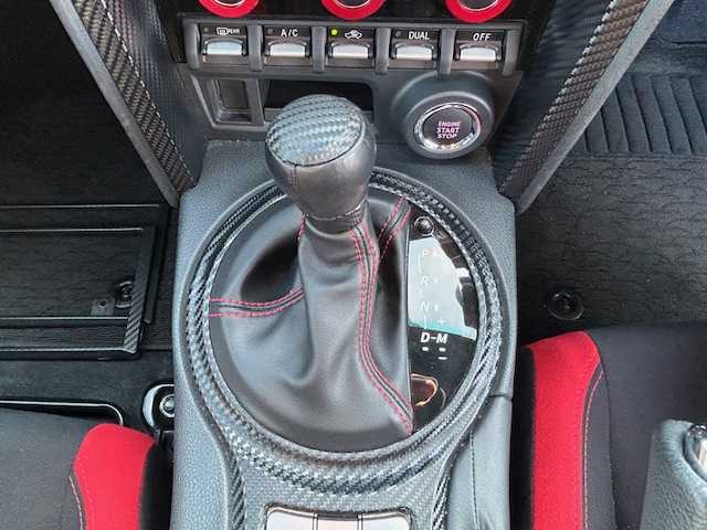 トヨタ ８６ GT 茨城県 2020(令2)年 1.8万km クリスタルホワイトパール ガソリン/2WD(FR)/6速AT/純正7インチナビ/（AM/FM/CD/DVD/Bluetooth/フルセグTV）/バックカメラ/ドライブレコーダー/ETC/安全装備/・ビークルダイナミクスコントロール/・クルーズコントロール/・アンチロックブレーキシステム/装備/・ハーフレザーシート/・パドルシフト/・ステアリングスイッチ/・革巻きステアリング/・オートエアコン/・オートライトシステム/・LEDヘッドライト/・電動格納ミラー/・社外18インチAW【エンケイ　GTC01RR】/・BLIT車高調/・柿本改マフラー/・パイオニアサブウーファー/・純正フロアマット/・スマートキー/・スペアキー