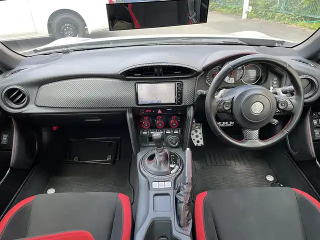 トヨタ ８６ GT 東京都 2020(令2)年 1.8万km クリスタルホワイトパール ガソリン/2WD(FR)/6速AT/純正7インチナビ/（AM/FM/CD/DVD/Bluetooth/フルセグTV）/バックカメラ/ドライブレコーダー/ETC/安全装備/・ビークルダイナミクスコントロール/・クルーズコントロール/・アンチロックブレーキシステム/装備/・ハーフレザーシート/・パドルシフト/・ステアリングスイッチ/・革巻きステアリング/・オートエアコン/・オートライトシステム/・LEDヘッドライト/・電動格納ミラー/・社外18インチAW【エンケイ　GTC01RR】/・BLIT車高調/・柿本改マフラー/・パイオニアサブウーファー/・純正フロアマット/・スマートキー/・スペアキー