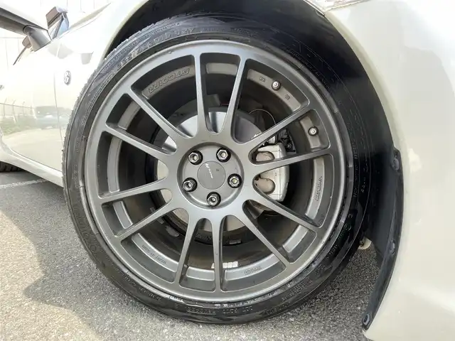 トヨタ ８６ GT 東京都 2020(令2)年 1.8万km クリスタルホワイトパール ガソリン/2WD(FR)/6速AT/純正7インチナビ/（AM/FM/CD/DVD/Bluetooth/フルセグTV）/バックカメラ/ドライブレコーダー/ETC/安全装備/・ビークルダイナミクスコントロール/・クルーズコントロール/・アンチロックブレーキシステム/装備/・ハーフレザーシート/・パドルシフト/・ステアリングスイッチ/・革巻きステアリング/・オートエアコン/・オートライトシステム/・LEDヘッドライト/・電動格納ミラー/・社外18インチAW【エンケイ　GTC01RR】/・BLIT車高調/・柿本改マフラー/・パイオニアサブウーファー/・純正フロアマット/・スマートキー/・スペアキー