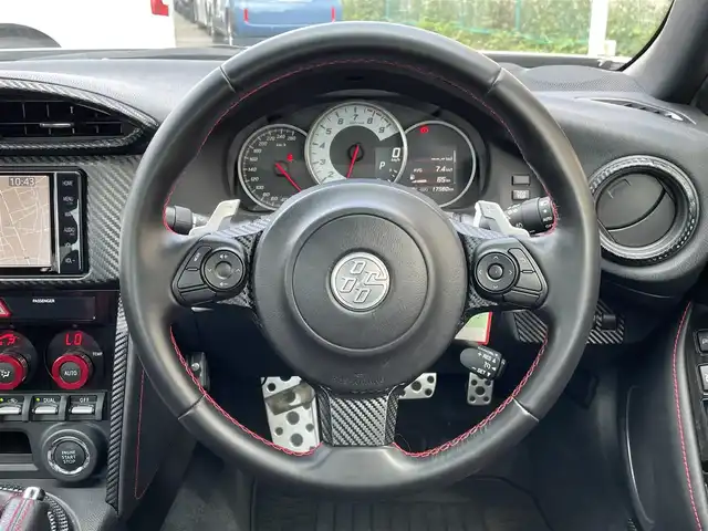 トヨタ ８６ GT 東京都 2020(令2)年 1.8万km クリスタルホワイトパール ガソリン/2WD(FR)/6速AT/純正7インチナビ/（AM/FM/CD/DVD/Bluetooth/フルセグTV）/バックカメラ/ドライブレコーダー/ETC/安全装備/・ビークルダイナミクスコントロール/・クルーズコントロール/・アンチロックブレーキシステム/装備/・ハーフレザーシート/・パドルシフト/・ステアリングスイッチ/・革巻きステアリング/・オートエアコン/・オートライトシステム/・LEDヘッドライト/・電動格納ミラー/・社外18インチAW【エンケイ　GTC01RR】/・BLIT車高調/・柿本改マフラー/・パイオニアサブウーファー/・純正フロアマット/・スマートキー/・スペアキー