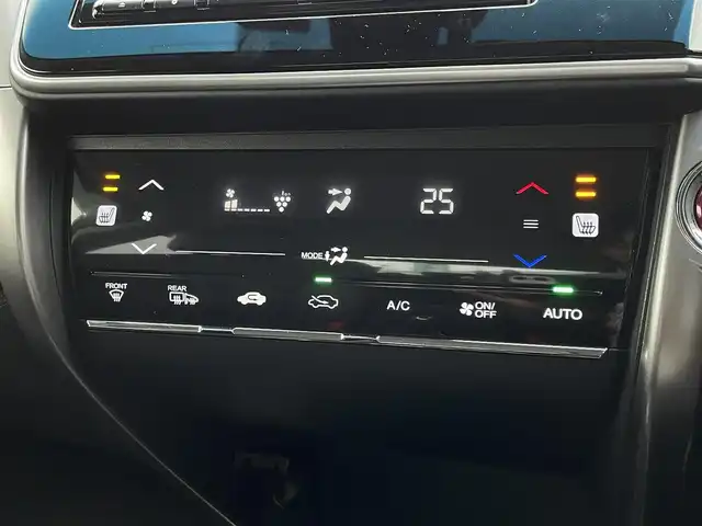 ホンダ グレイス ハイブリッド EX 福岡県 2015(平27)年 1.6万km クリスタルブラックパール 純正7型メモリナビ/（フルセグTV/BT/CD/DVD）/バックモニター/CTBA/クルコン/ETC/シートヒーター/コムテック製360°ドラレコ/純正LEDヘッドライト/純正フロアマット/Pスタート/スマートキー/スペアキー/電動格納ミラー/ハーフレザー/ステアリングリモコン/(BRIDGESTONE) REGNO GR-XIII 装着車