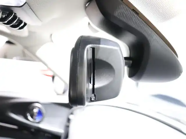 ＭＩＮＩ ミニ クラブマン クーパーD 静岡県 2019(令1)年 4.5万km ブリティッシュレーシンググリーンⅡ 衝突軽減ブレーキ　/ＡＣＣ　/純正ナビ　/バックカメラ　/ＥＴＣ　/コンフォートアクセス　/アンビエントライト　/スマートキー　/純正ＯＰ１７ＡＷ　/コーナーセンサー　　/ＭＩＮＩエキサイトメントＰＫＧ
