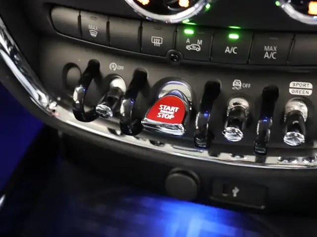 ＭＩＮＩ ミニ クラブマン クーパーD 静岡県 2019(令1)年 4.5万km ブリティッシュレーシンググリーンⅡ 衝突軽減ブレーキ　/ＡＣＣ　/純正ナビ　/バックカメラ　/ＥＴＣ　/コンフォートアクセス　/アンビエントライト　/スマートキー　/純正ＯＰ１７ＡＷ　/コーナーセンサー　　/ＭＩＮＩエキサイトメントＰＫＧ