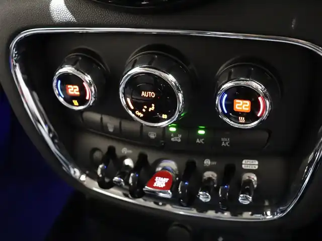 ＭＩＮＩ ミニ クラブマン クーパーD 静岡県 2019(令1)年 4.5万km ブリティッシュレーシンググリーンⅡ 衝突軽減ブレーキ　/ＡＣＣ　/純正ナビ　/バックカメラ　/ＥＴＣ　/コンフォートアクセス　/アンビエントライト　/スマートキー　/純正ＯＰ１７ＡＷ　/コーナーセンサー　　/ＭＩＮＩエキサイトメントＰＫＧ