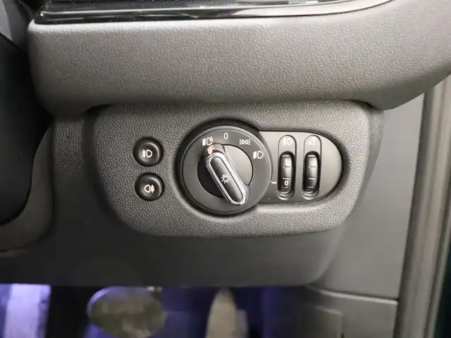 ＭＩＮＩ ミニ クラブマン クーパーD 静岡県 2019(令1)年 4.5万km ブリティッシュレーシンググリーンⅡ 衝突軽減ブレーキ　/ＡＣＣ　/純正ナビ　/バックカメラ　/ＥＴＣ　/コンフォートアクセス　/アンビエントライト　/スマートキー　/純正ＯＰ１７ＡＷ　/コーナーセンサー　　/ＭＩＮＩエキサイトメントＰＫＧ