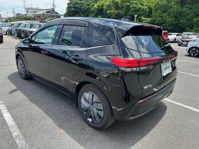 日産 ノート X 大阪府 2021(令3)年 1.9万km スーパーブラック 純正９インチナビ　/フルセグ　/Ｂｌｕｅｔｏｏｔｈ　/バックカメラ　/純正ドライブレコーダー　/前後コーナーセンサー　/ＵＳＢ　/ＥＴＣ　/衝突軽減ブレーキ　/純正フロアーマット　/サイドバイザー　/スマートキー
