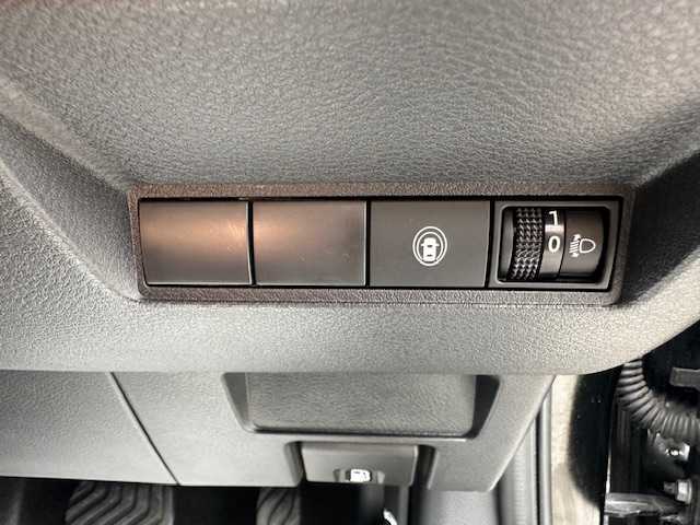 日産 ノート X 大阪府 2021(令3)年 1.9万km スーパーブラック 純正９インチナビ　/フルセグ　/Ｂｌｕｅｔｏｏｔｈ　/バックカメラ　/純正ドライブレコーダー　/前後コーナーセンサー　/ＵＳＢ　/ＥＴＣ　/衝突軽減ブレーキ　/純正フロアーマット　/サイドバイザー　/スマートキー