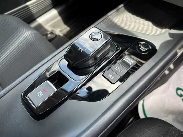 日産 ノート X 大阪府 2021(令3)年 1.9万km スーパーブラック 純正９インチナビ　/フルセグ　/Ｂｌｕｅｔｏｏｔｈ　/バックカメラ　/純正ドライブレコーダー　/前後コーナーセンサー　/ＵＳＢ　/ＥＴＣ　/衝突軽減ブレーキ　/純正フロアーマット　/サイドバイザー　/スマートキー