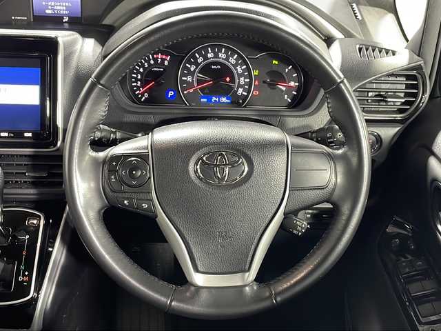 トヨタ ヴォクシー ZS 煌Ⅲ 広島県 2021(令3)年 2.5万km ブラック 純正9型ナビ/純正フリップダウンモニター/両側パワースライドドア/バックカメラ/クリアランスソナー/セーフティセンス/・プリクラッシュセーフティ/・レーンディパーチャーアラート/・オートマチックハイビーム/クルーズコントロール/LEDヘッドランプ/純正16インチAW/ビルトインETC/ドライブレコーダー