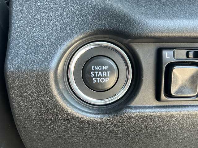 スズキ ジムニー XC 岐阜県 2023(令5)年 2.5万km ミディアムグレー 登録時24474km/ディスプレイオーディオ/クルーズコントロール/スマートキー/プッシュスタート/バックカメラ/４WD/ETC/Bluetooth/LEDライト/アイドリングストップ/純正アルミホイール/シートヒーター