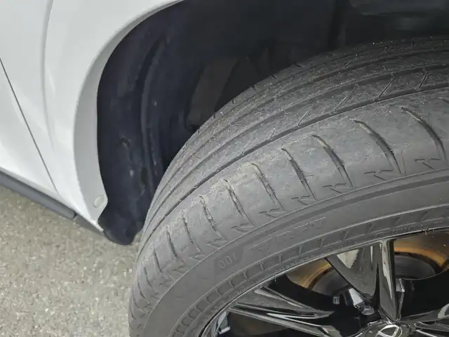 レクサス ＮＸ 350h Fスポーツ 香川県 2023(令5)年 5.3万km ホワイトノーヴァガラスフレーク ムーンルーフ/ワンオーナー/純正14型ディスプレイオーディオプラス/　車載ナビあり/フルセグTV/ハンズフリーパワーバックドア/パノラミックビューモニター/ビルトインETC2.0/レーダークルーズコントロール/クリアランスソナー/セーフティシステムプラス/・プリクラッシュセーフティ/・レーンディパーチャーアラート/・レーントレーシングアシスト/・ロードサインアシスト/・発進遅れ告知機能/・ドライバー異常時対応システム/・プロアクティブドライビングアシスト/ブラインドスポットモニター/パーキングサポートブレーキ(前後)/デジタルインナーミラー/純正OP3眼フルLEDヘッドランプ/アダプティブハイビームシステム/本革巻きステアリング/ステアリングヒーター/パドルシフト/ブラック革シート(前席スポーツシート)/全席シートヒーター/前席シートベンチレーション/後席電動格納機能/マークレビンソンプレミアムサラウンドシステム/純正20インチアルミホイール/スマートエントリー/スタートシステム/禁煙車