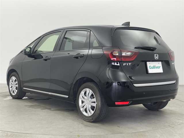 ホンダ フィット e:HEVホーム 富山県 2023(令5)年 2.1万km クリスタルブラックパール 純正ナビ（AM/FM/BT/USB/フルセグ）/全方位カメラ/ドライブレコーダー/ETC/ブラインドスポットモニター/OPグレー半革シート/シートヒーター/衝突被害軽減システム/レーダークルーズコントロール/レーンキープアシスト/コーナーセンサー/横滑り防止装置/アイドリングストップ/オートLEDライト/フォグライト/純正フロアマット/オートホールド付電子パーキング/革巻きステアリング/ステアリングスイッチ/スマートキー