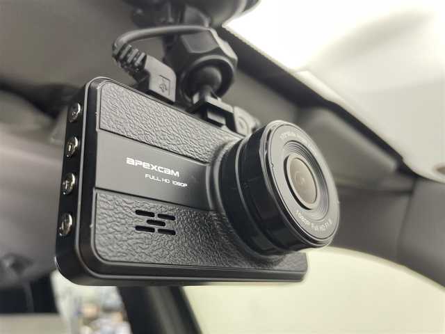 ホンダ フィット e:HEVホーム 富山県 2023(令5)年 2.1万km クリスタルブラックパール 純正ナビ（AM/FM/BT/USB/フルセグ）/全方位カメラ/ドライブレコーダー/ETC/ブラインドスポットモニター/OPグレー半革シート/シートヒーター/衝突被害軽減システム/レーダークルーズコントロール/レーンキープアシスト/コーナーセンサー/横滑り防止装置/アイドリングストップ/オートLEDライト/フォグライト/純正フロアマット/オートホールド付電子パーキング/革巻きステアリング/ステアリングスイッチ/スマートキー