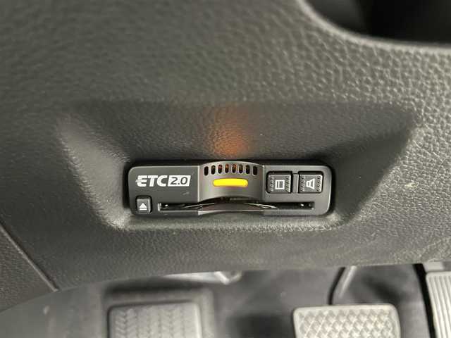 ホンダ フィット e:HEVホーム 富山県 2023(令5)年 2.1万km クリスタルブラックパール 純正ナビ（AM/FM/BT/USB/フルセグ）/全方位カメラ/ドライブレコーダー/ETC/ブラインドスポットモニター/OPグレー半革シート/シートヒーター/衝突被害軽減システム/レーダークルーズコントロール/レーンキープアシスト/コーナーセンサー/横滑り防止装置/アイドリングストップ/オートLEDライト/フォグライト/純正フロアマット/オートホールド付電子パーキング/革巻きステアリング/ステアリングスイッチ/スマートキー