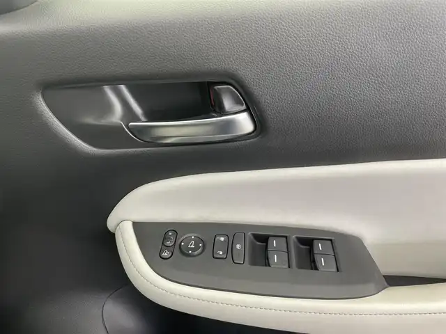 ホンダ フィット e:HEVホーム 富山県 2023(令5)年 2.1万km クリスタルブラックパール 純正ナビ（AM/FM/BT/USB/フルセグ）/全方位カメラ/ドライブレコーダー/ETC/ブラインドスポットモニター/OPグレー半革シート/シートヒーター/衝突被害軽減システム/レーダークルーズコントロール/レーンキープアシスト/コーナーセンサー/横滑り防止装置/アイドリングストップ/オートLEDライト/フォグライト/純正フロアマット/オートホールド付電子パーキング/革巻きステアリング/ステアリングスイッチ/スマートキー