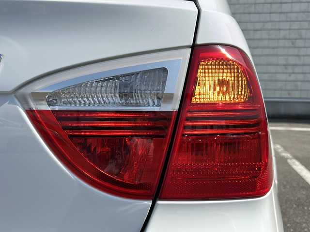 ＢＭＷ ３２０ｉ ツーリング 秋田県 2008(平20)年 4万km 白 ・リモコンキー/・CD再生/・純正ホイール