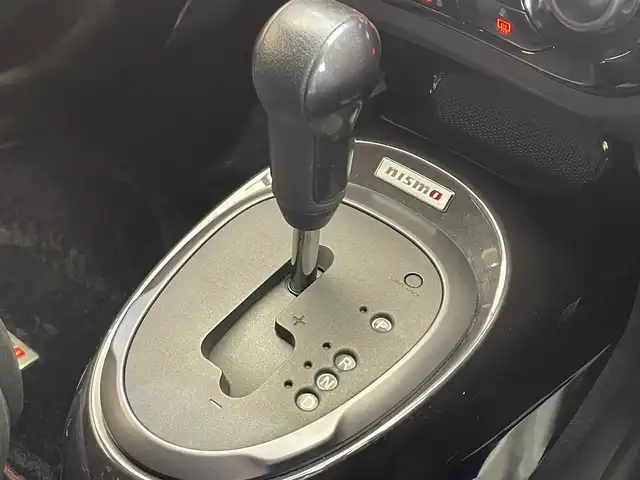 日産 ジューク ニスモ 岩手県 2014(平26)年 10.9万km ブリリアントホワイトパール ４WD/ターボ/MTモード付きAT/専用エクステリア/NISMO専用シート/専用本革・アルカンターラステアリング/専用18インチアルミホイール/アルミペダル/ビークルダイナミクスコントロール/オートエアコン/純正ナビ/（CD/DVD/フルセグ/USB/Bluetooth）/ETC/ドライブレコーダー/オートライト/HIDヘッドライト/純正フロアマット