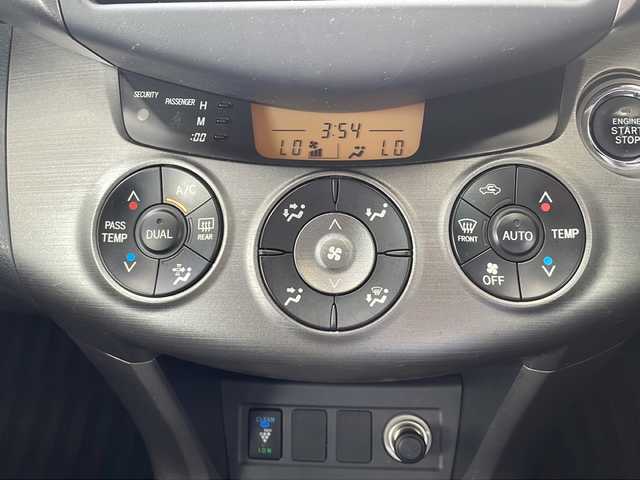 トヨタ ヴァンガード 240S Sパッケージ 高知県 2013(平25)年 12.7万km ブラック 純正ナビ/(Bluetooth/CD/SD/DVD/フルセグ)/バックカメラ/ETC/クルーズコントロール/オートライト/ハロゲンヘッドライト/フォグランプ/プッシュスタート/スマートキー/スペアキー1本/純正フロアマット/純正ドアバイザー/MTモード付AT/パドルシフト/横滑り防止装置/ダウンヒルアシストコントロール