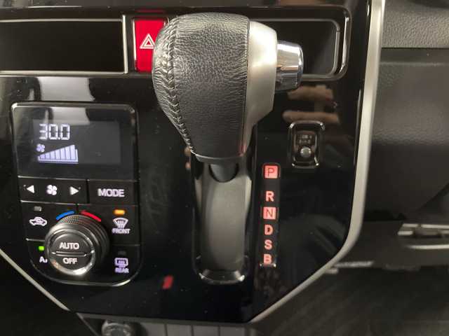 トヨタ ルーミー カスタムG S 道央・札幌 2017(平29)年 3.1万km パールホワイトⅢ ・社外ＳＤナビ（ＣＤ、ＤＶＤ）/・フルセグＴＶ/・両側パワースライドドア/・ワンオーナー/・衝突軽減ブレーキ/・クルーズコントロール/・車線逸脱警報/・先行車発信通知/・フロントフォグランプ/・ワイパーデアイサー/・純正エンジンスターター/・スペアキー/・スマートキー