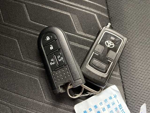 トヨタ ルーミー カスタムG S 道央・札幌 2017(平29)年 3.1万km パールホワイトⅢ ・社外ＳＤナビ（ＣＤ、ＤＶＤ）/・フルセグＴＶ/・両側パワースライドドア/・ワンオーナー/・衝突軽減ブレーキ/・クルーズコントロール/・車線逸脱警報/・先行車発信通知/・フロントフォグランプ/・ワイパーデアイサー/・純正エンジンスターター/・スペアキー/・スマートキー