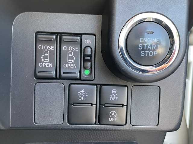 トヨタ ルーミー カスタムG－T 静岡県 2018(平30)年 6.7万km パールホワイトⅢ ●社外ナビ/(フルセグ/CD/DVD/Bluetooth)/(AVIC-RW901)/●バックカメラ/●クルーズコントロール/●衝突被害軽減システム/●後方コーナーセンサー/●LEDライト＆フォグランプ/●オートライト/●革巻きステアリング/●ステアリングスイッチ/●ETC/●両側パワースライドドア/●スマートキー/●プッシュスタート/●スペアキー×1/●純正フロアマット/●純正15インチアルミホイール/●ダブルSRS＋ABS/●取扱説明書