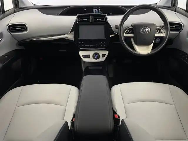 トヨタ プリウス S ツーリングセレクション 新潟県 2017(平29)年 2.8万km グレー ナビゲーション（DSZT-YC4T）/フルセグテレビ　/ＣＤ＆ＤＶＤ　/ブルートゥース　/バックカメラ　/ＥＴＣ　/ドライブレコーダー/コーナーセンサー/シートヒーター/トヨタセーフティセンス　/アダブティブクルーズ　/車線逸脱警報　/衝突軽減ブレーキ　/シートヒーター　/ドアバイザー/フロアマット有/保証書　/取扱説明書/整備手帳