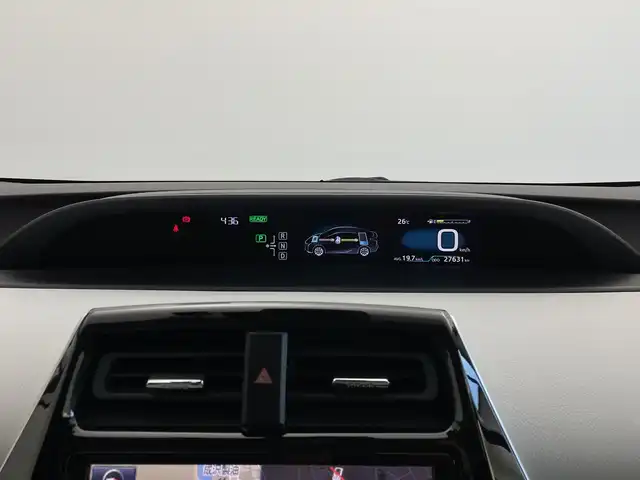 トヨタ プリウス S ツーリングセレクション 新潟県 2017(平29)年 2.8万km グレー ナビゲーション（DSZT-YC4T）/フルセグテレビ　/ＣＤ＆ＤＶＤ　/ブルートゥース　/バックカメラ　/ＥＴＣ　/ドライブレコーダー/コーナーセンサー/シートヒーター/トヨタセーフティセンス　/アダブティブクルーズ　/車線逸脱警報　/衝突軽減ブレーキ　/シートヒーター　/ドアバイザー/フロアマット有/保証書　/取扱説明書/整備手帳