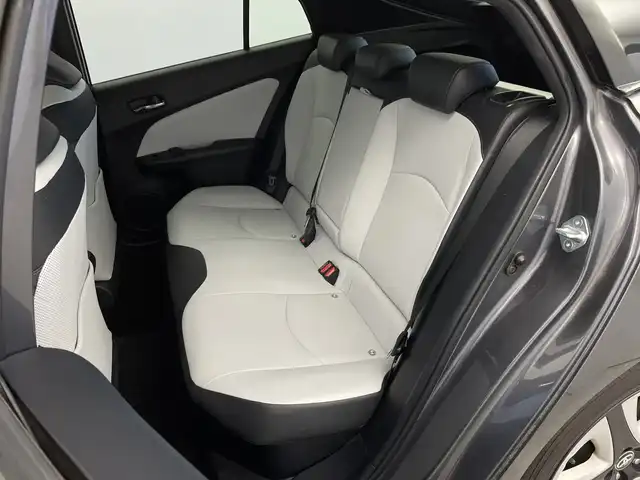 トヨタ プリウス S ツーリングセレクション 新潟県 2017(平29)年 2.8万km グレー ナビゲーション（DSZT-YC4T）/フルセグテレビ　/ＣＤ＆ＤＶＤ　/ブルートゥース　/バックカメラ　/ＥＴＣ　/ドライブレコーダー/コーナーセンサー/シートヒーター/トヨタセーフティセンス　/アダブティブクルーズ　/車線逸脱警報　/衝突軽減ブレーキ　/シートヒーター　/ドアバイザー/フロアマット有/保証書　/取扱説明書/整備手帳