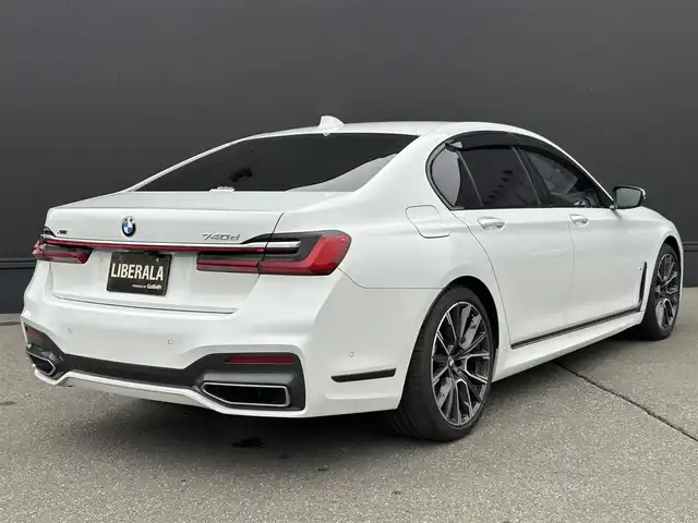 ＢＭＷ ７４０ｄ xDrive Mスポーツ 道東・釧路十勝 2021(令3)年 3.9万km アルピンホワイトⅢ harman/kardon サラウンド・サウンド・システム/マッサージ機能（運転席&助手席）/ソフトクローズドア/BMW Individual アンソラジット・ルーフ・ライニング/BMWライブ・コックピット/　　12.3インチ マルチ・ディスプレイ・メーター・パネル/　　10.25インチ ワイド・コントロール・ディスプレイ/　　HDDナビゲーション・システム（VICS 3メディア/全方位モニター/ミラーETC/ドライブレコーダー/ドライビング・アシスト・プロフェッショナル/　　アクティブクルーズコントロール/ヘッドアップディスプレイ/サイド・ドア・ビーム/エクスクルーシブ・ナッパ・レザー・シート/シート・ヒーティング（フロント&リヤ）/電動フロント・シート（運転席&助手席、メモリー機能付）/フロントシートエアコン/純正20インチAW/純正フロアマット/スペアキー