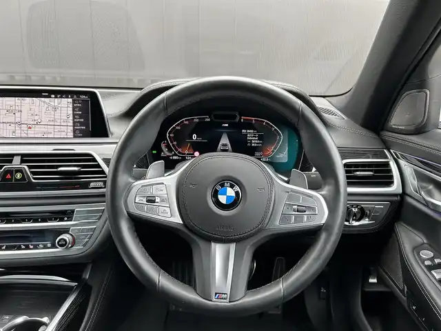 ＢＭＷ ７４０ｄ xDrive Mスポーツ 道東・釧路十勝 2021(令3)年 3.9万km アルピンホワイトⅢ harman/kardon サラウンド・サウンド・システム/マッサージ機能（運転席&助手席）/ソフトクローズドア/BMW Individual アンソラジット・ルーフ・ライニング/BMWライブ・コックピット/　　12.3インチ マルチ・ディスプレイ・メーター・パネル/　　10.25インチ ワイド・コントロール・ディスプレイ/　　HDDナビゲーション・システム（VICS 3メディア/全方位モニター/ミラーETC/ドライブレコーダー/ドライビング・アシスト・プロフェッショナル/　　アクティブクルーズコントロール/ヘッドアップディスプレイ/サイド・ドア・ビーム/エクスクルーシブ・ナッパ・レザー・シート/シート・ヒーティング（フロント&リヤ）/電動フロント・シート（運転席&助手席、メモリー機能付）/フロントシートエアコン/純正20インチAW/純正フロアマット/スペアキー