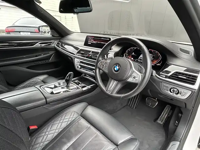 ＢＭＷ ７４０ｄ xDrive Mスポーツ 道東・釧路十勝 2021(令3)年 3.9万km アルピンホワイトⅢ harman/kardon サラウンド・サウンド・システム/マッサージ機能（運転席&助手席）/ソフトクローズドア/BMW Individual アンソラジット・ルーフ・ライニング/BMWライブ・コックピット/　　12.3インチ マルチ・ディスプレイ・メーター・パネル/　　10.25インチ ワイド・コントロール・ディスプレイ/　　HDDナビゲーション・システム（VICS 3メディア/全方位モニター/ミラーETC/ドライブレコーダー/ドライビング・アシスト・プロフェッショナル/　　アクティブクルーズコントロール/ヘッドアップディスプレイ/サイド・ドア・ビーム/エクスクルーシブ・ナッパ・レザー・シート/シート・ヒーティング（フロント&リヤ）/電動フロント・シート（運転席&助手席、メモリー機能付）/フロントシートエアコン/純正20インチAW/純正フロアマット/スペアキー