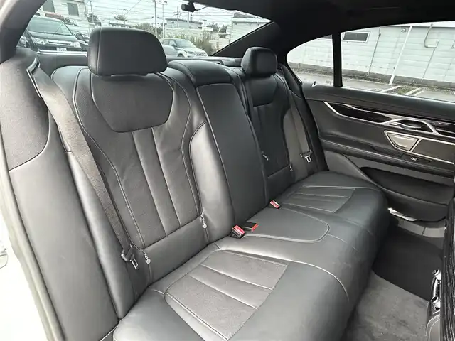 ＢＭＷ ７４０ｄ xDrive Mスポーツ 道東・釧路十勝 2021(令3)年 3.9万km アルピンホワイトⅢ harman/kardon サラウンド・サウンド・システム/マッサージ機能（運転席&助手席）/ソフトクローズドア/BMW Individual アンソラジット・ルーフ・ライニング/BMWライブ・コックピット/　　12.3インチ マルチ・ディスプレイ・メーター・パネル/　　10.25インチ ワイド・コントロール・ディスプレイ/　　HDDナビゲーション・システム（VICS 3メディア/全方位モニター/ミラーETC/ドライブレコーダー/ドライビング・アシスト・プロフェッショナル/　　アクティブクルーズコントロール/ヘッドアップディスプレイ/サイド・ドア・ビーム/エクスクルーシブ・ナッパ・レザー・シート/シート・ヒーティング（フロント&リヤ）/電動フロント・シート（運転席&助手席、メモリー機能付）/フロントシートエアコン/純正20インチAW/純正フロアマット/スペアキー