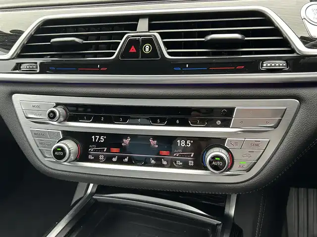 ＢＭＷ ７４０ｄ xDrive Mスポーツ 道東・釧路十勝 2021(令3)年 3.9万km アルピンホワイトⅢ harman/kardon サラウンド・サウンド・システム/マッサージ機能（運転席&助手席）/ソフトクローズドア/BMW Individual アンソラジット・ルーフ・ライニング/BMWライブ・コックピット/　　12.3インチ マルチ・ディスプレイ・メーター・パネル/　　10.25インチ ワイド・コントロール・ディスプレイ/　　HDDナビゲーション・システム（VICS 3メディア/全方位モニター/ミラーETC/ドライブレコーダー/ドライビング・アシスト・プロフェッショナル/　　アクティブクルーズコントロール/ヘッドアップディスプレイ/サイド・ドア・ビーム/エクスクルーシブ・ナッパ・レザー・シート/シート・ヒーティング（フロント&リヤ）/電動フロント・シート（運転席&助手席、メモリー機能付）/フロントシートエアコン/純正20インチAW/純正フロアマット/スペアキー