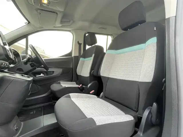 シトロエン シトロエン ベルランゴ フィール 長野県 2021(令3)年 5.1万km ブランバンキーズ 純正ナビ（FM/AM、BT、USB、IPOD）/アラウンドビューモニター/パーキングアシスト/前後ドライブレコーダー/前後コーナーセンサー/レーンキープアシスト/ブラインドスポットモニター/デジタルインナーミラー/横滑り防止装置/純正フロアマット/ダブルサイドエアバック/カーテンエアバック/ハロゲンオートライト/オートマチックハイビーム/純正１６AW/保証書、取扱説明書、記録簿/革ステアリング/スペアキー（１本）/ルーフレール