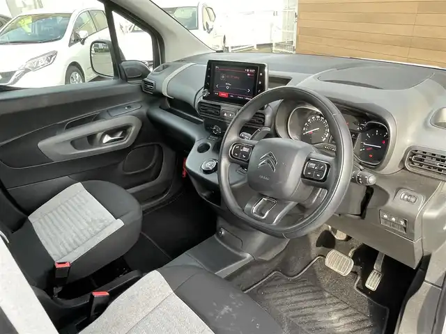 シトロエン シトロエン ベルランゴ フィール 長野県 2021(令3)年 5.1万km ブランバンキーズ 純正ナビ（FM/AM、BT、USB、IPOD）/アラウンドビューモニター/パーキングアシスト/前後ドライブレコーダー/前後コーナーセンサー/レーンキープアシスト/ブラインドスポットモニター/デジタルインナーミラー/横滑り防止装置/純正フロアマット/ダブルサイドエアバック/カーテンエアバック/ハロゲンオートライト/オートマチックハイビーム/純正１６AW/保証書、取扱説明書、記録簿/革ステアリング/スペアキー（１本）/ルーフレール