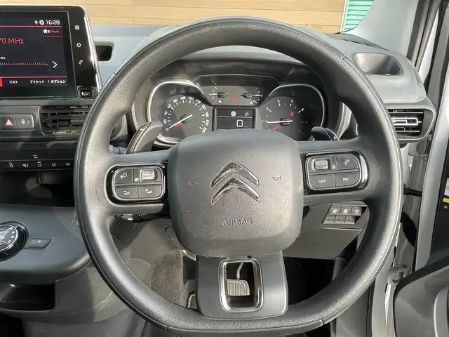 シトロエン シトロエン ベルランゴ フィール 長野県 2021(令3)年 5.1万km ブランバンキーズ 純正ナビ（FM/AM、BT、USB、IPOD）/アラウンドビューモニター/パーキングアシスト/前後ドライブレコーダー/前後コーナーセンサー/レーンキープアシスト/ブラインドスポットモニター/デジタルインナーミラー/横滑り防止装置/純正フロアマット/ダブルサイドエアバック/カーテンエアバック/ハロゲンオートライト/オートマチックハイビーム/純正１６AW/保証書、取扱説明書、記録簿/革ステアリング/スペアキー（１本）/ルーフレール