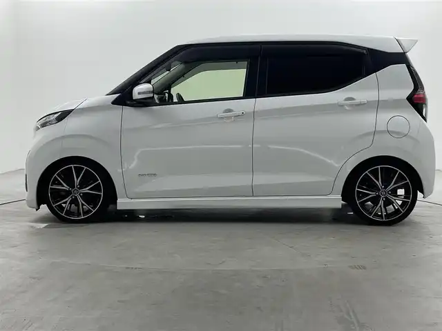 日産 デイズ HWS G ターボ プロパイロットED 福井県 2021(令3)年 2.4万km ホワイトパール プロパイロット/・衝突軽減ブレーキ/・クルーズコントロール（追従有）/・車線逸脱警報機能/純正9インチナビゲーション/【AM/FM/CD/DVD/Bluetooth/フルセグTV】/アラウンドビューモニター/ビルトインETC2.0/車高調（TEIN）/社外16インチアルミホイール/プッシュスタート/スマートキー/スペアキー/オートライト/LEDヘッドライド